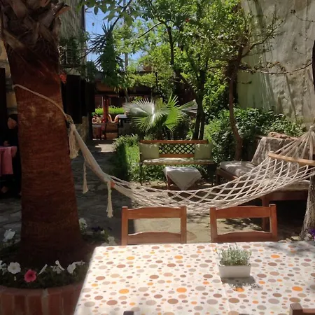 Yuekser Pensjonat Side
