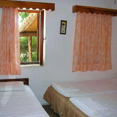 Yuekser Pensjonat Side