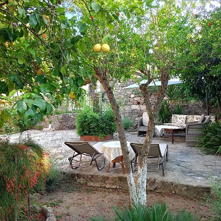 Yuekser Πανσιόν