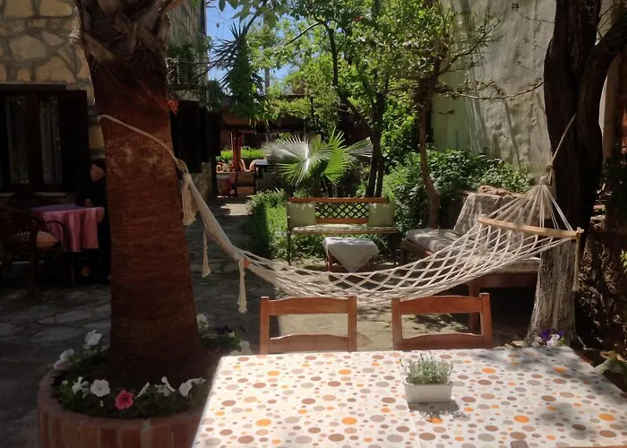 Yuekser Pensjonat Side